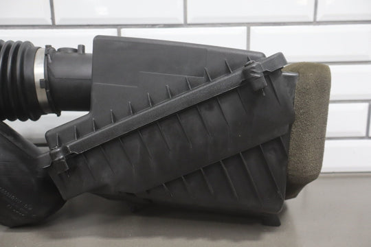 2013 - 2016 Chevrolet Suburban 2500 6.0L Air Cleaner 22844820 OEM