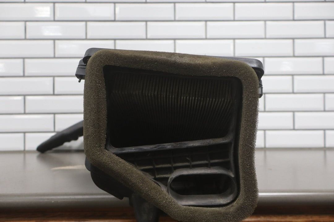 2013 - 2016 Chevrolet Suburban 2500 6.0L Air Cleaner 22844820 OEM