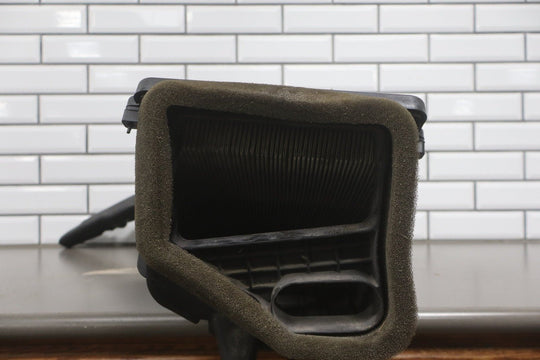 2013 - 2016 Chevrolet Suburban 2500 6.0L Air Cleaner 22844820 OEM