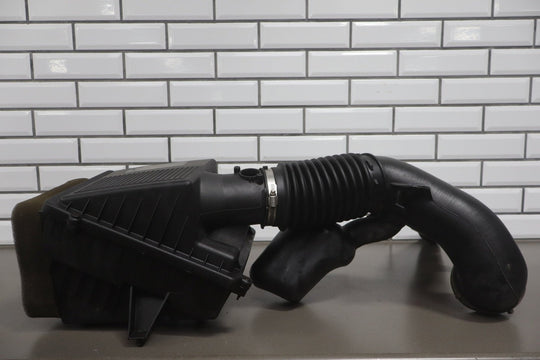 2013 - 2016 Chevrolet Suburban 2500 6.0L Air Cleaner 22844820 OEM