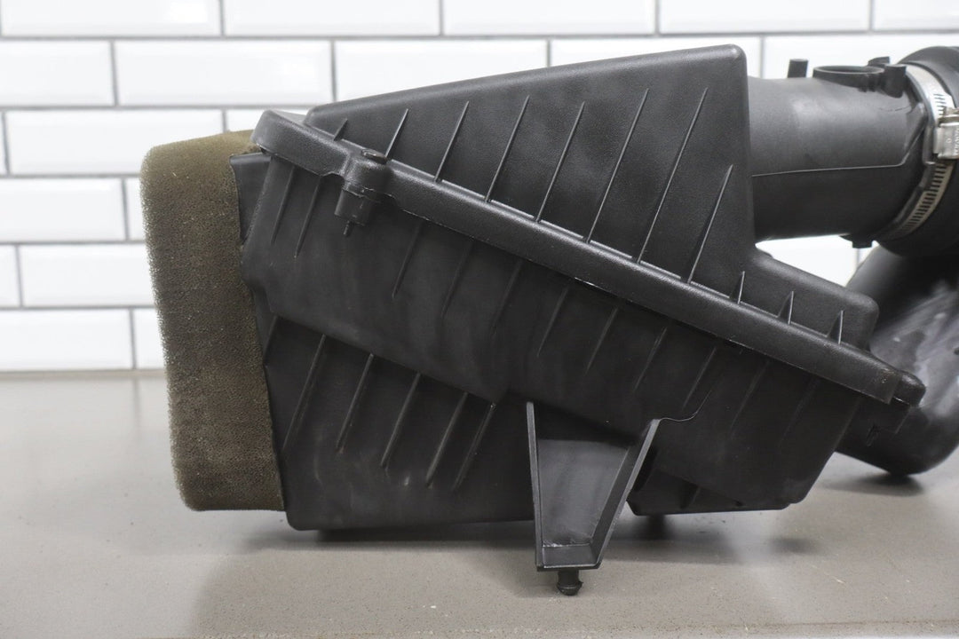 2013 - 2016 Chevrolet Suburban 2500 6.0L Air Cleaner 22844820 OEM