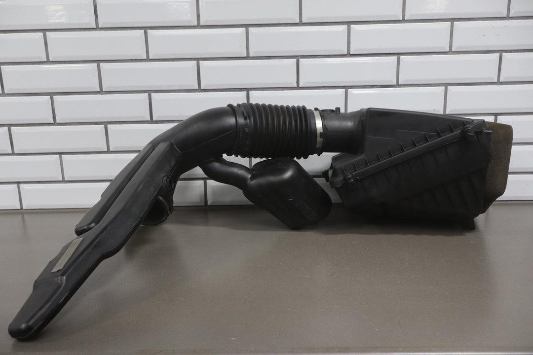 2013 - 2016 Chevrolet Suburban 2500 6.0L Air Cleaner 22844820 OEM