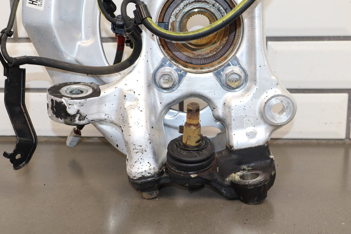 2013-2017 Lexus LS460 XF40 AWD RH Front Spindle Hub Knuckle ABS Assembly OEM