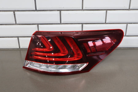 2013-2017 Lexus LS460 XF40 RH Outer Quarter Panel Tail Light 81551-50240 OEM