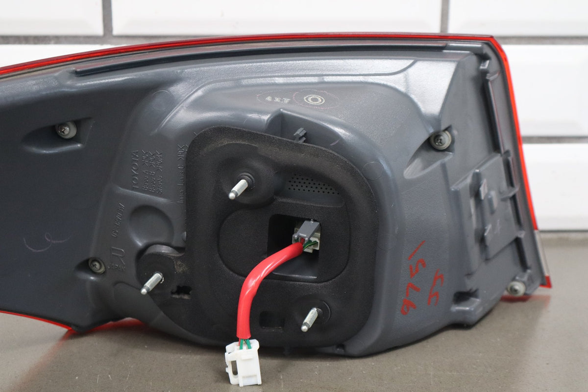 2013-2017 Lexus LS460 XF40 RH Outer Quarter Panel Tail Light 81551-50240 OEM
