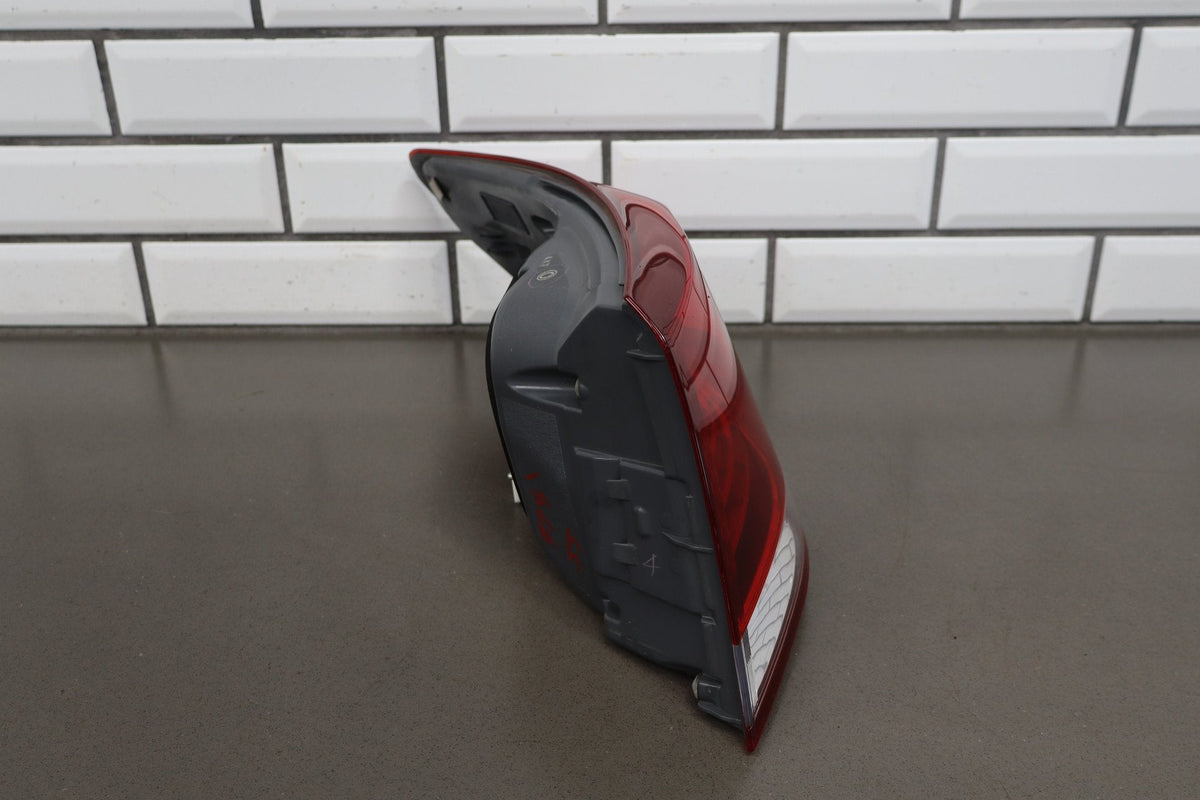 2013-2017 Lexus LS460 XF40 RH Outer Quarter Panel Tail Light 81551-50240 OEM
