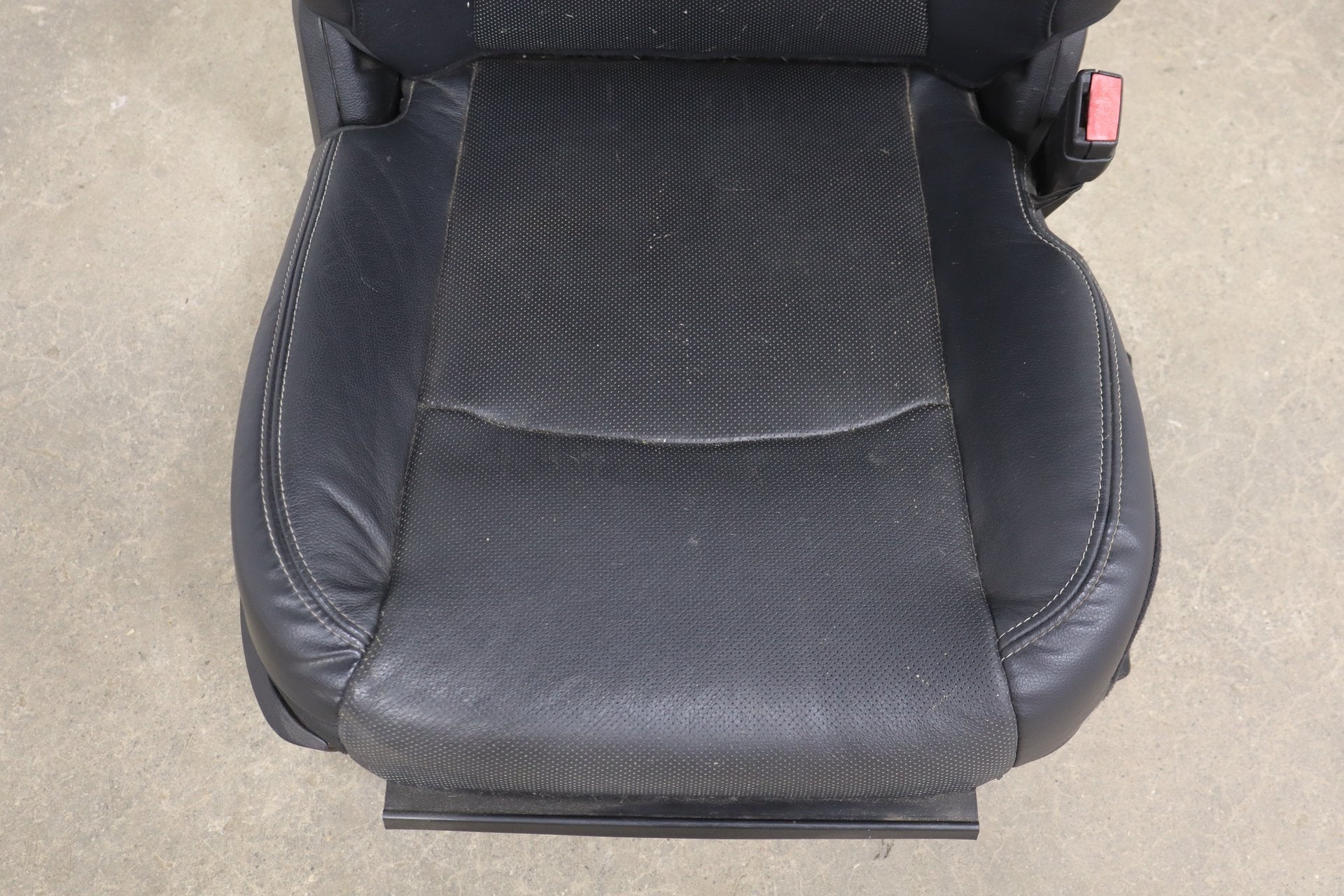 2013-2018 Ram 1500/2500/3500 4th Gen Right Front Seat Leather Black X9