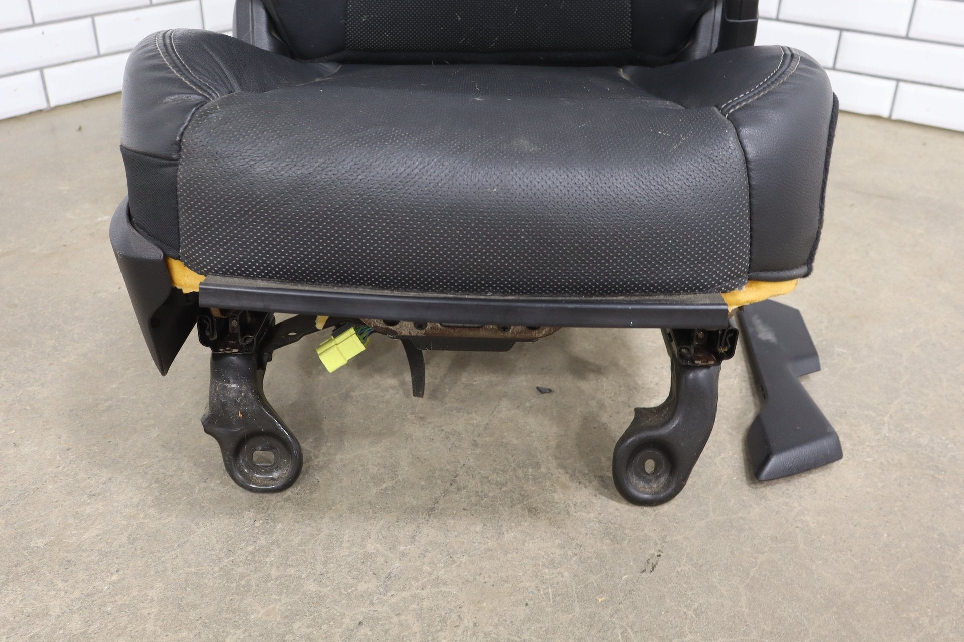 2013-2018 Ram 1500/2500/3500 4th Gen Right Front Seat Leather Black X9