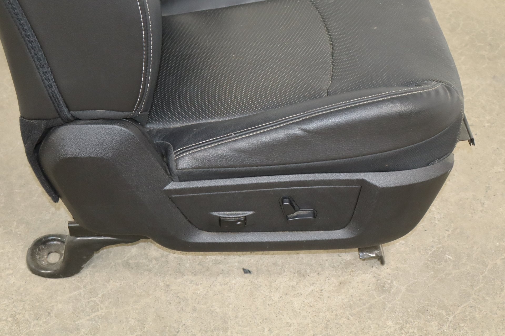 2013-2018 Ram 1500/2500/3500 4th Gen Right Front Seat Leather Black X9