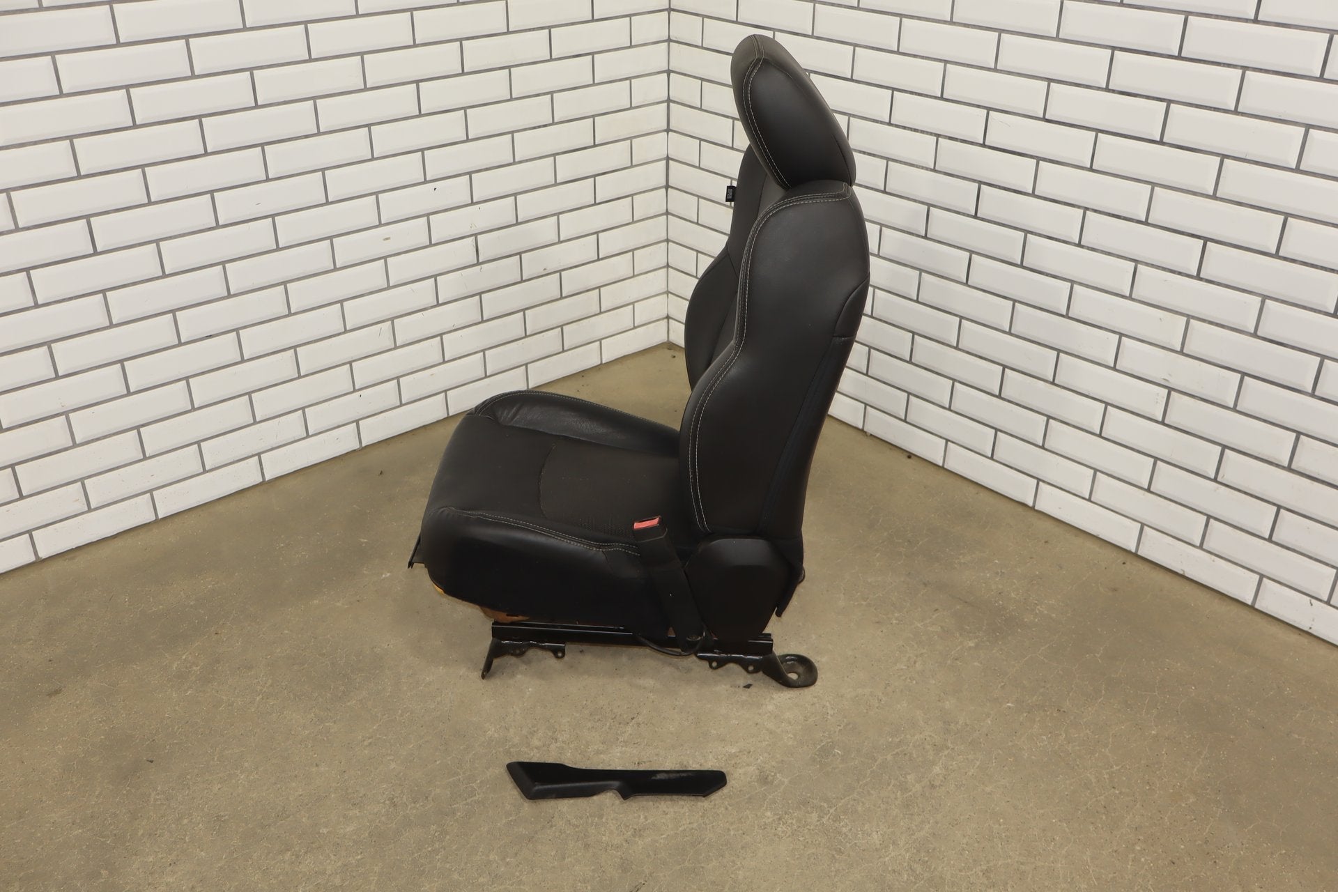 2013-2018 Ram 1500/2500/3500 4th Gen Right Front Seat Leather Black X9