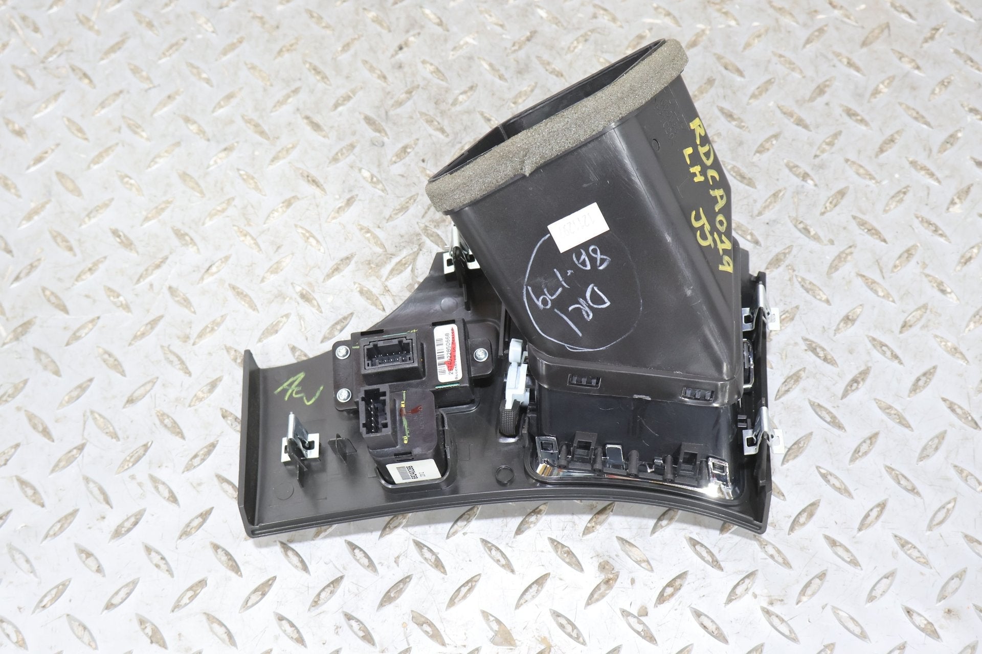 2013 Cadillac CTS- Dash Vent