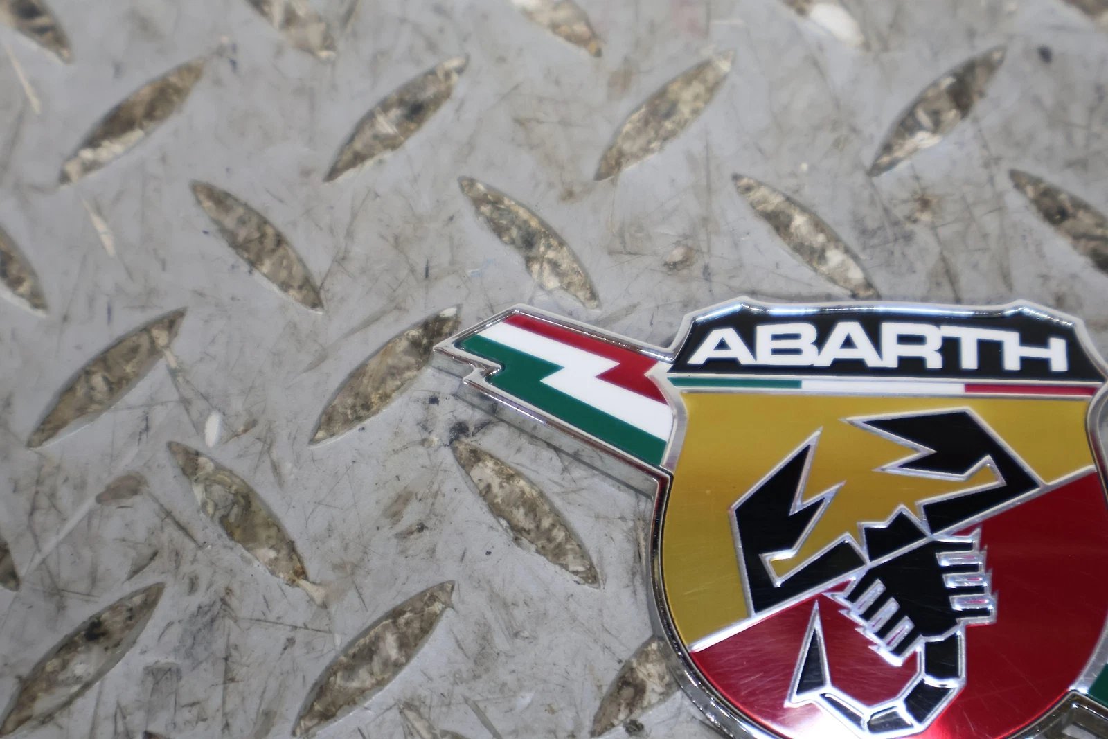 2013 Fiat 500- Emblem