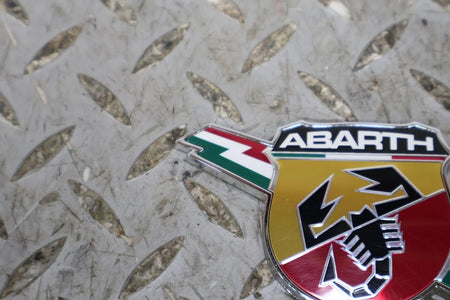 2013 Fiat 500- Emblem