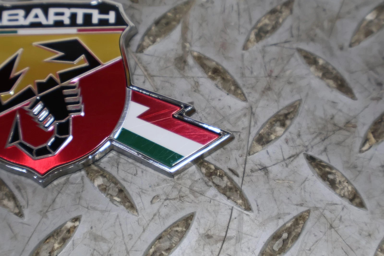 2013 Fiat 500- Emblem