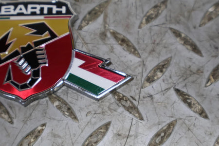 2013 Fiat 500- Emblem