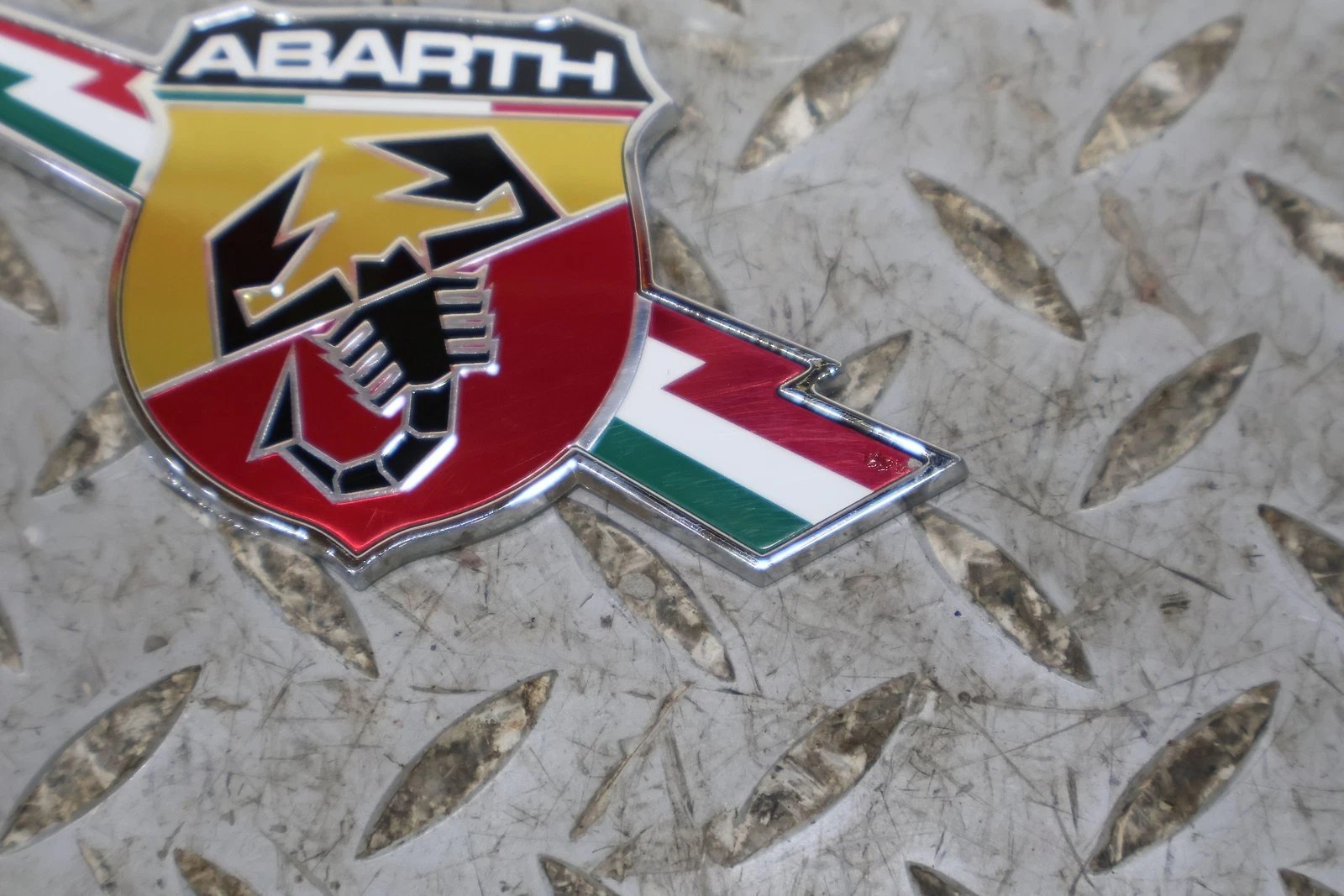 2013 Fiat 500- Emblem
