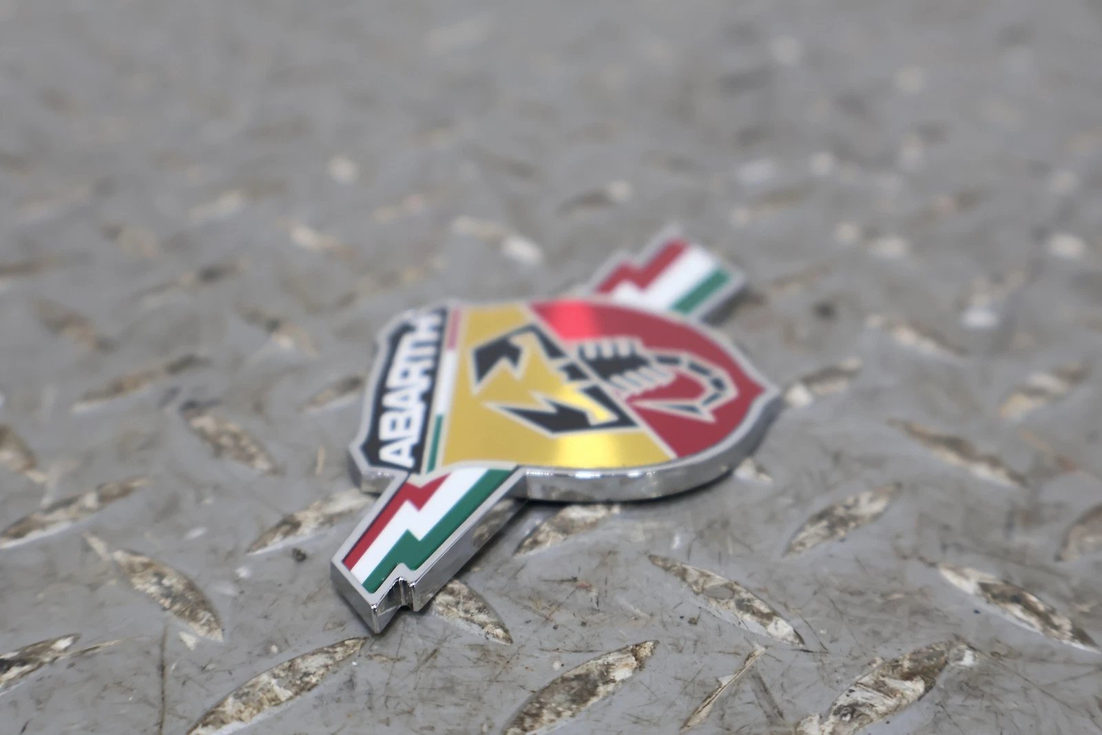 2013 Fiat 500- Emblem