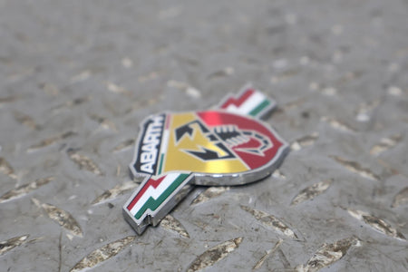 2013 Fiat 500- Emblem
