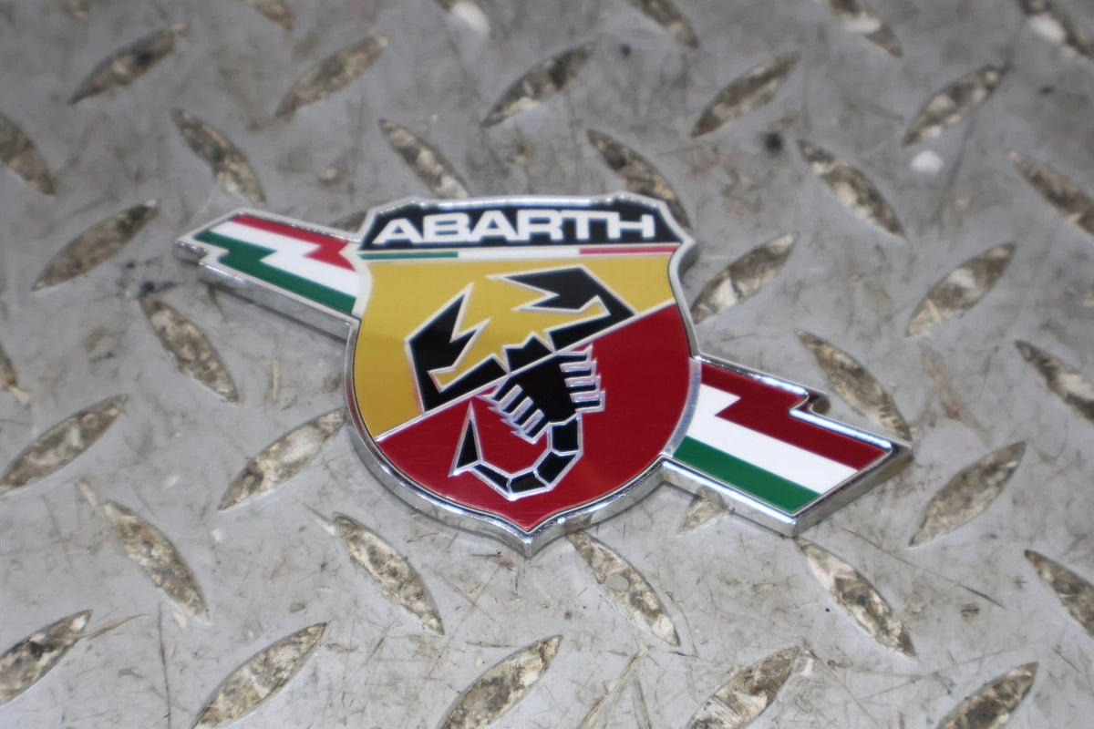 2013 Fiat 500- Emblem
