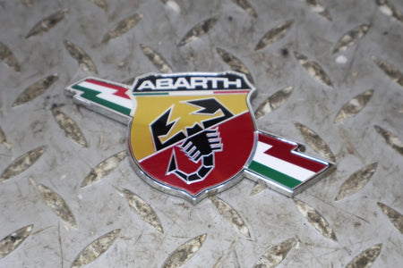 2013 Fiat 500- Emblem