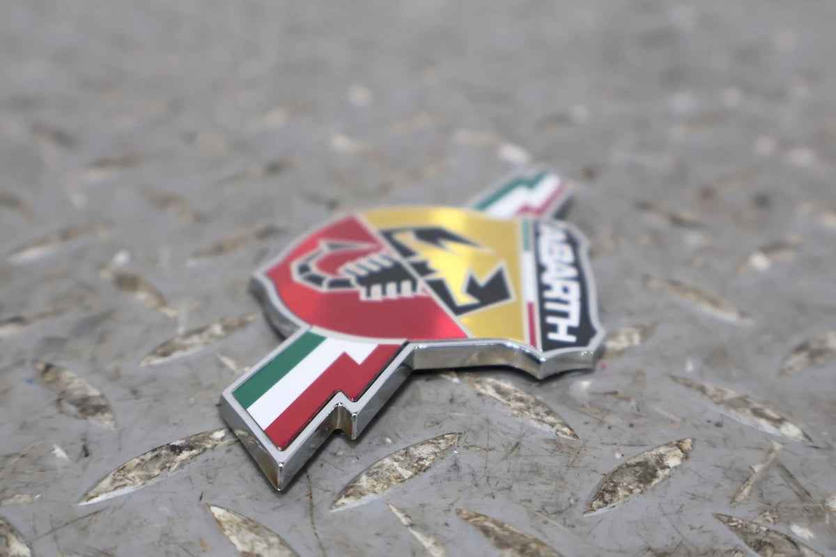 2013 Fiat 500- Emblem