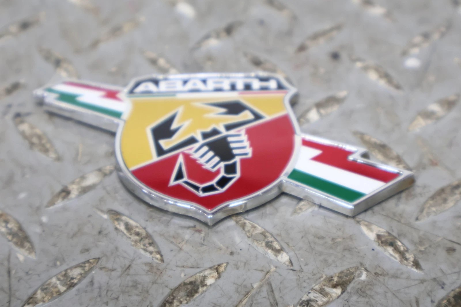 2013 Fiat 500- Emblem