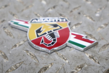 2013 Fiat 500- Emblem