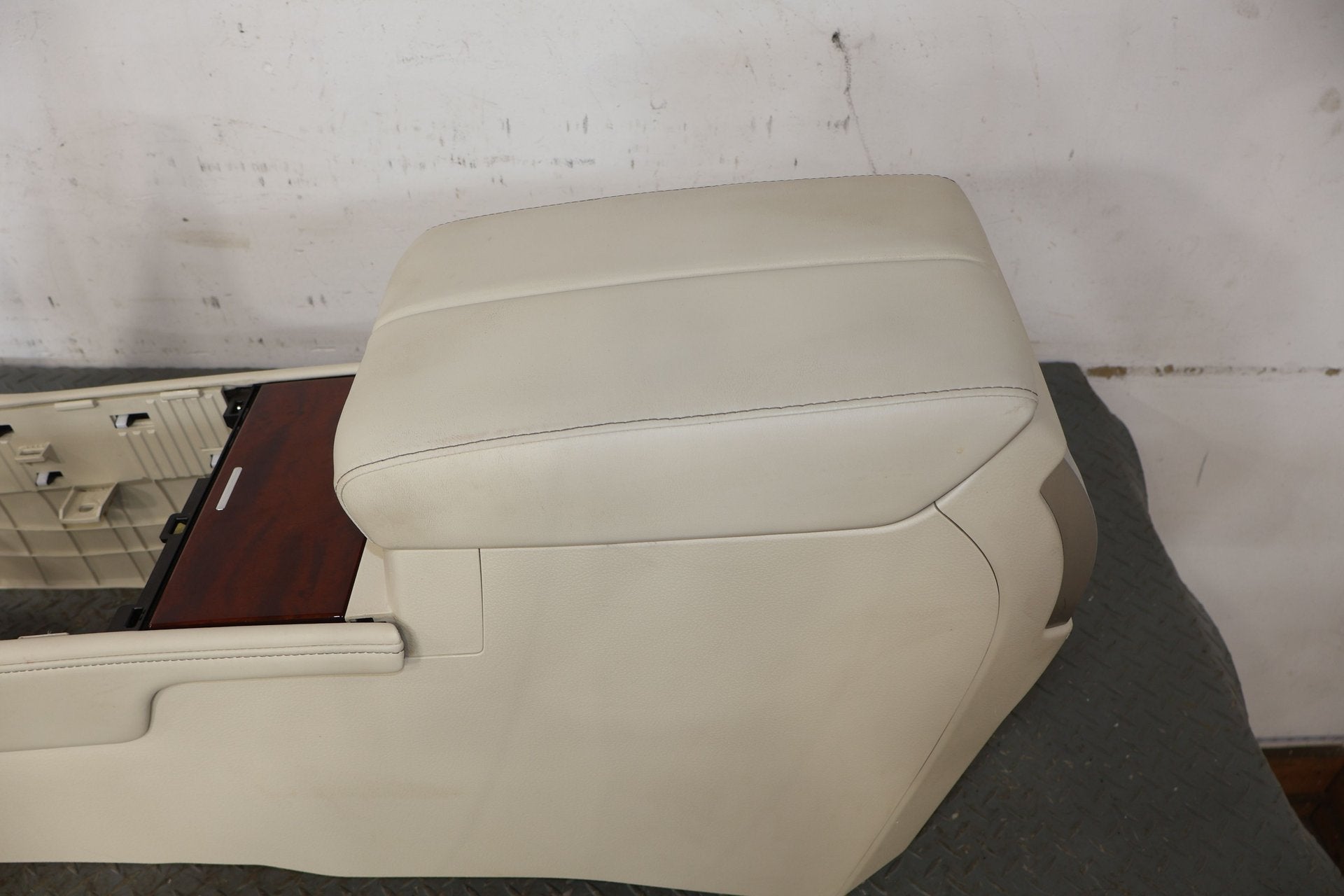 2013 Lexus GX460- Front Console