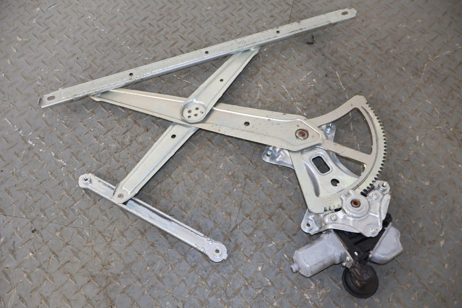 2013 Lexus GX460- FRONT DOOR REGULATOR
