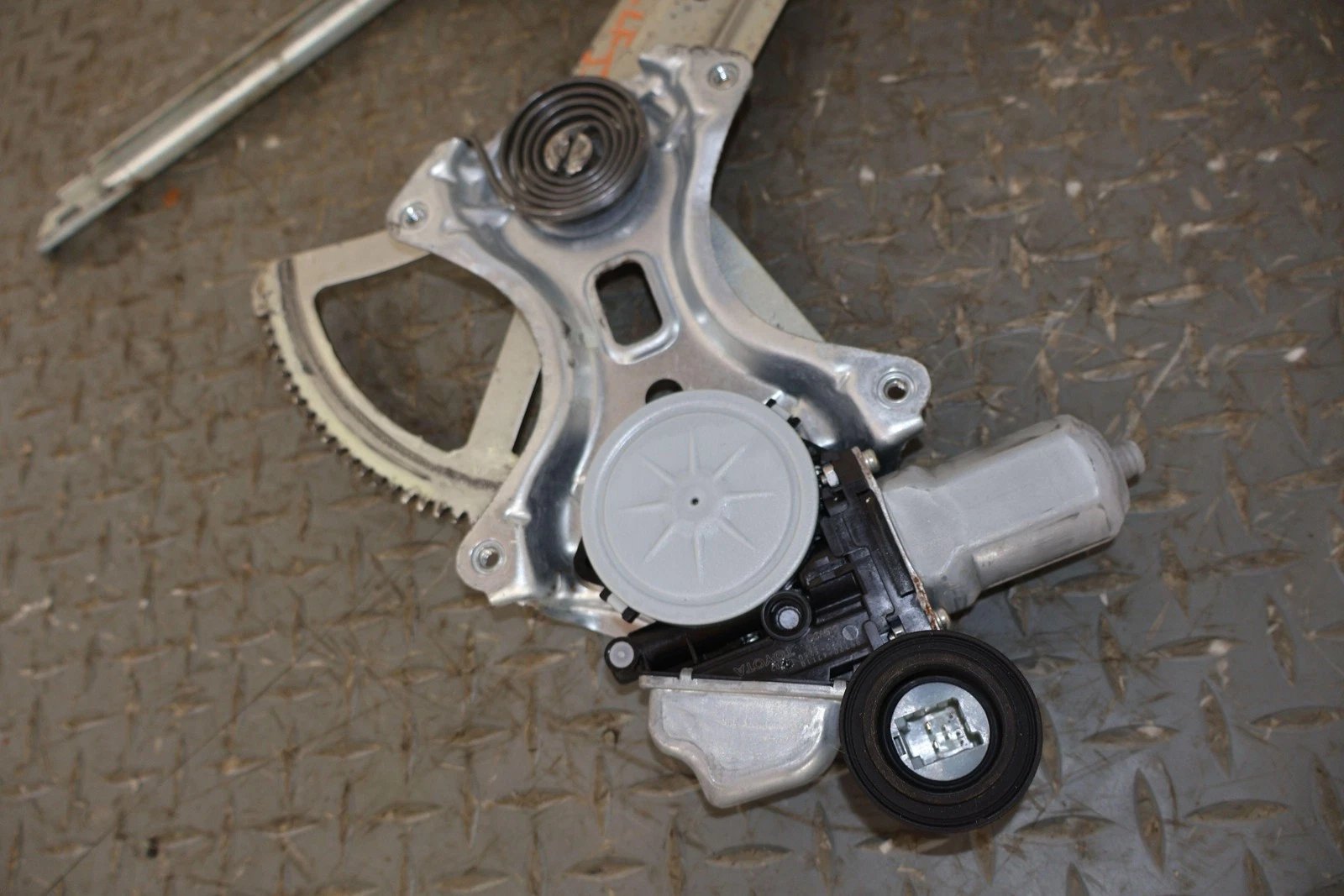 2013 Lexus GX460- FRONT DOOR REGULATOR