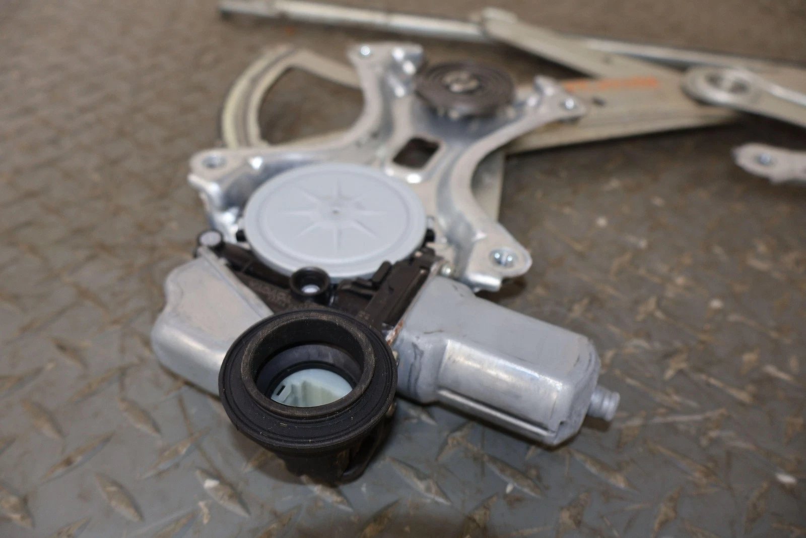 2013 Lexus GX460- FRONT DOOR REGULATOR