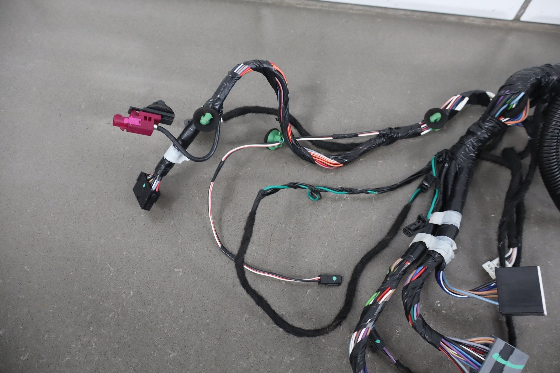 2013 Tesla Model S Door Wiring Harness 1004419-90-g OEM