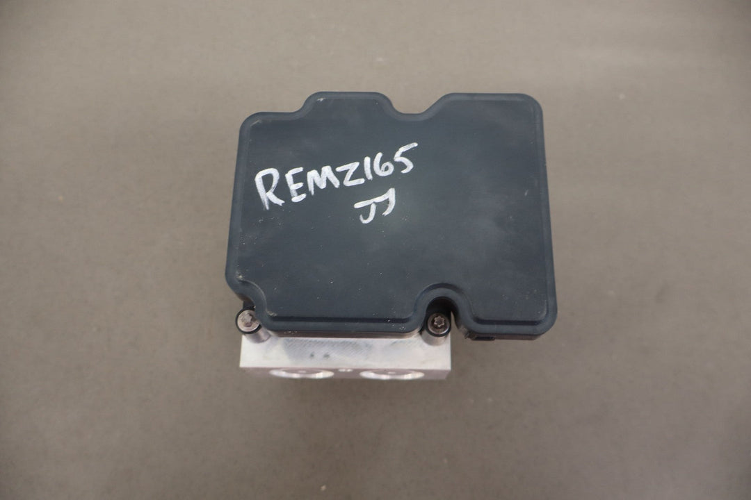 2014 - 2017 Maserati Ghibli ABS Anti - Lock Brake Pump Module (2265106516)