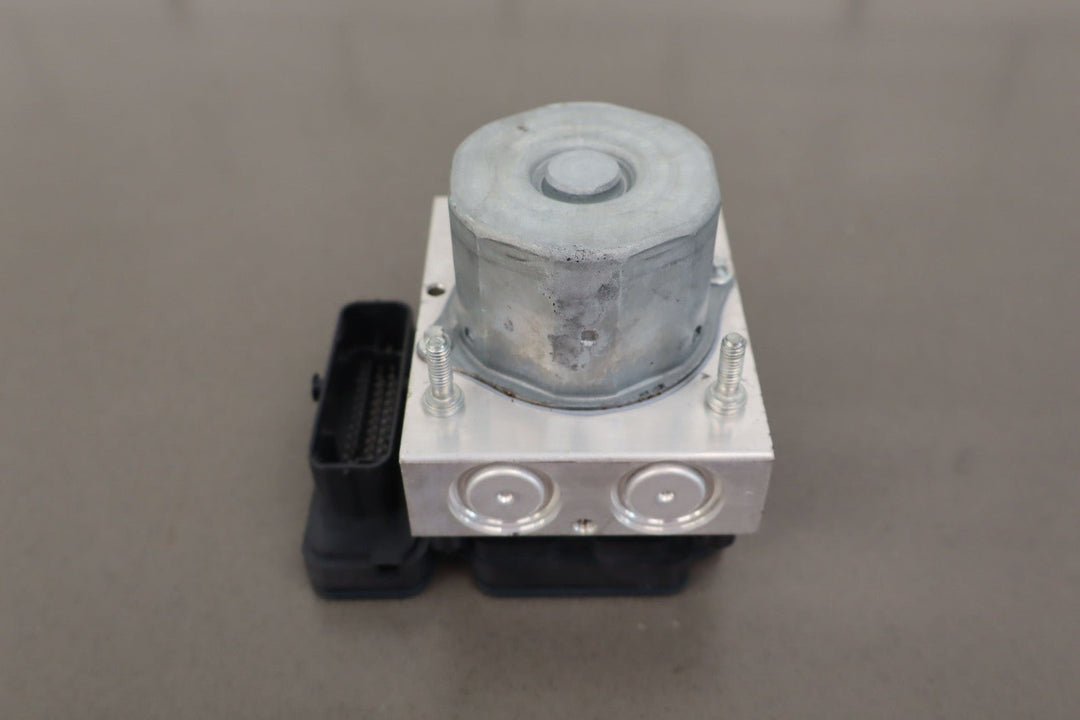2014 - 2017 Maserati Ghibli ABS Anti - Lock Brake Pump Module (2265106516)