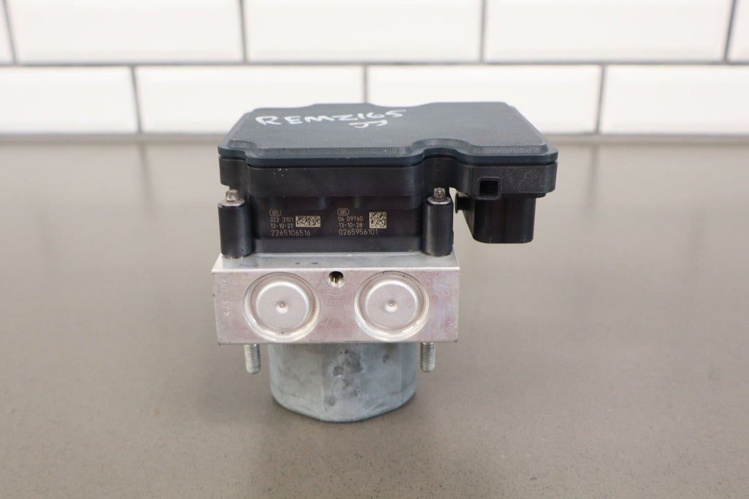 2014 - 2017 Maserati Ghibli ABS Anti - Lock Brake Pump Module (2265106516)