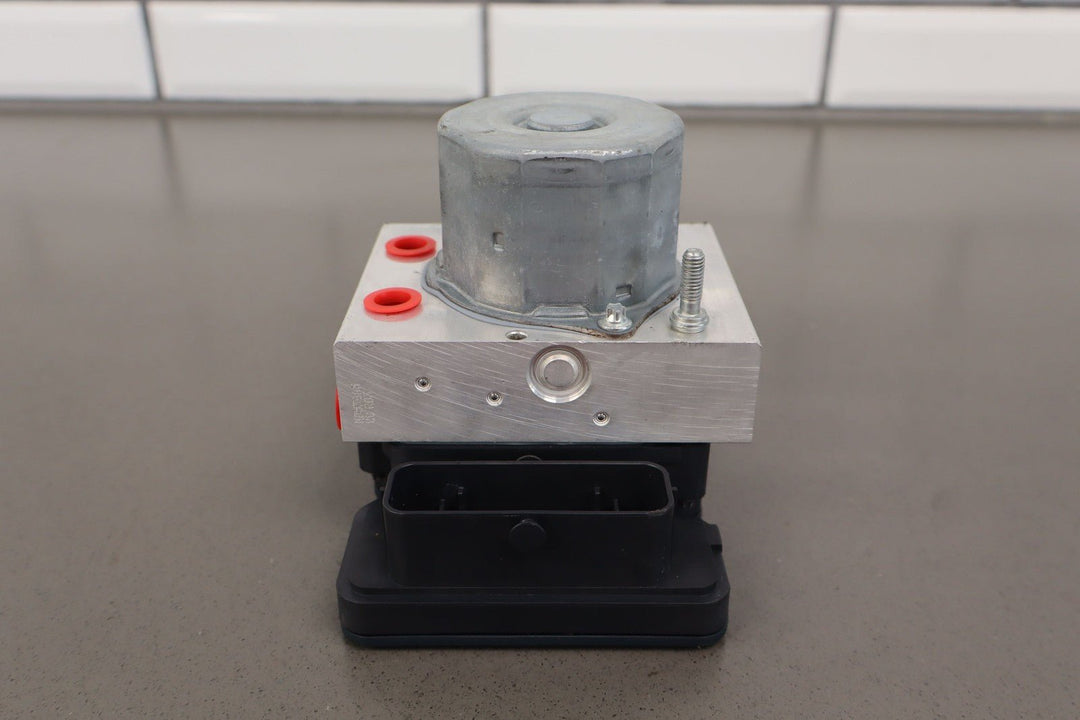 2014 - 2017 Maserati Ghibli ABS Anti - Lock Brake Pump Module (2265106516)