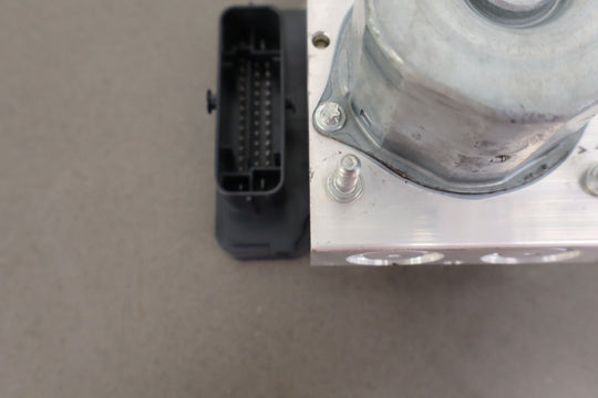 2014 - 2017 Maserati Ghibli ABS Anti - Lock Brake Pump Module (2265106516)