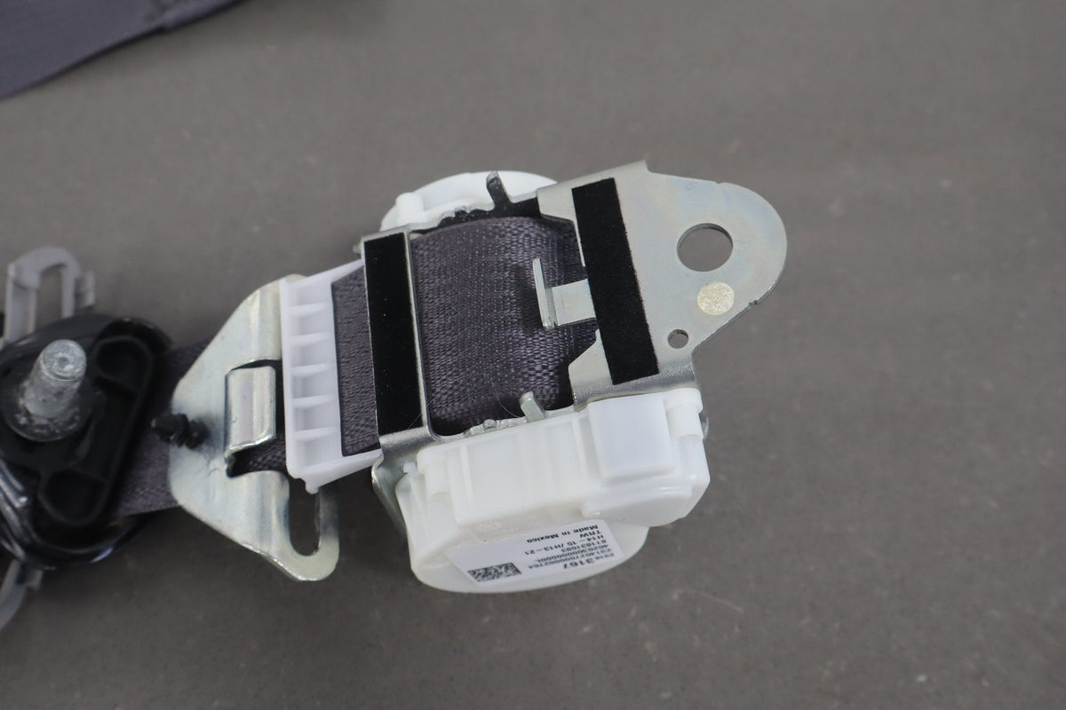 2014-2018 GMC Sierra SLT Left Rear Seat Belt Jet Black H2U