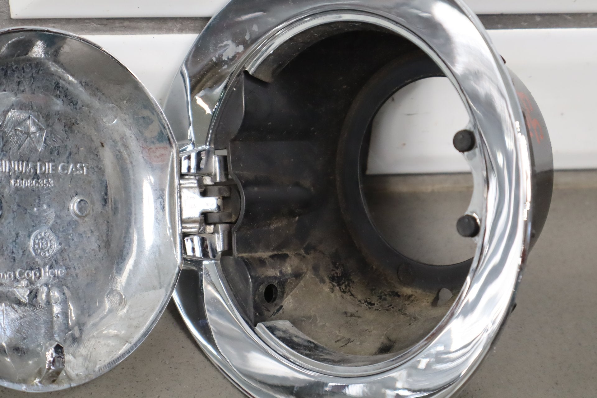 2014 Dodge Challenger Fuel Filler Door Ivory Tricoat Pearl PWD