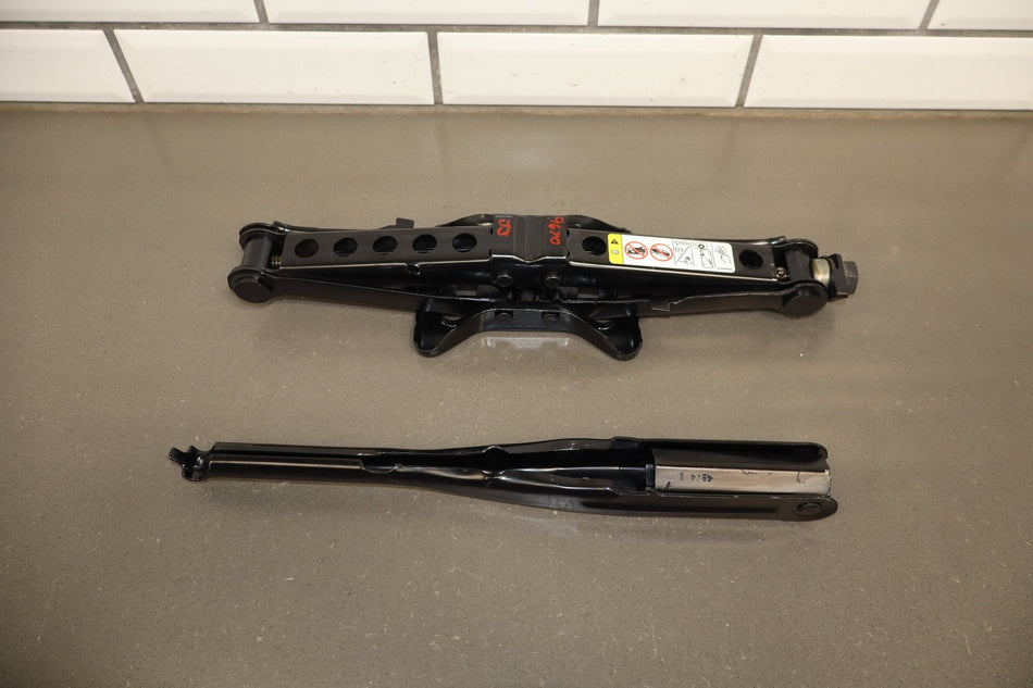 2014 Dodge Challenger Jack OEM