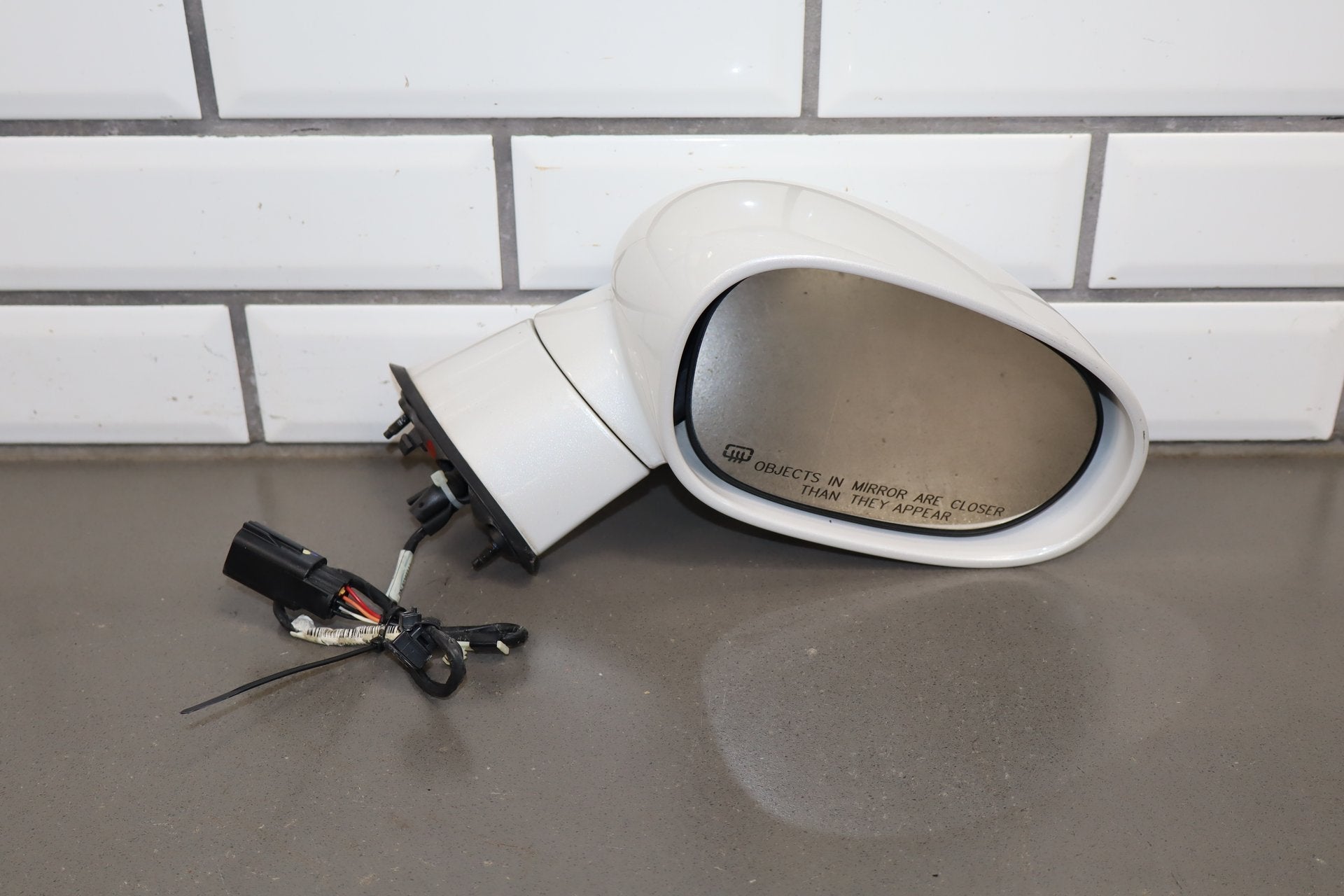 2014 Dodge Challenger Right Door Mirror Ivory Tricoat Pearl PWD