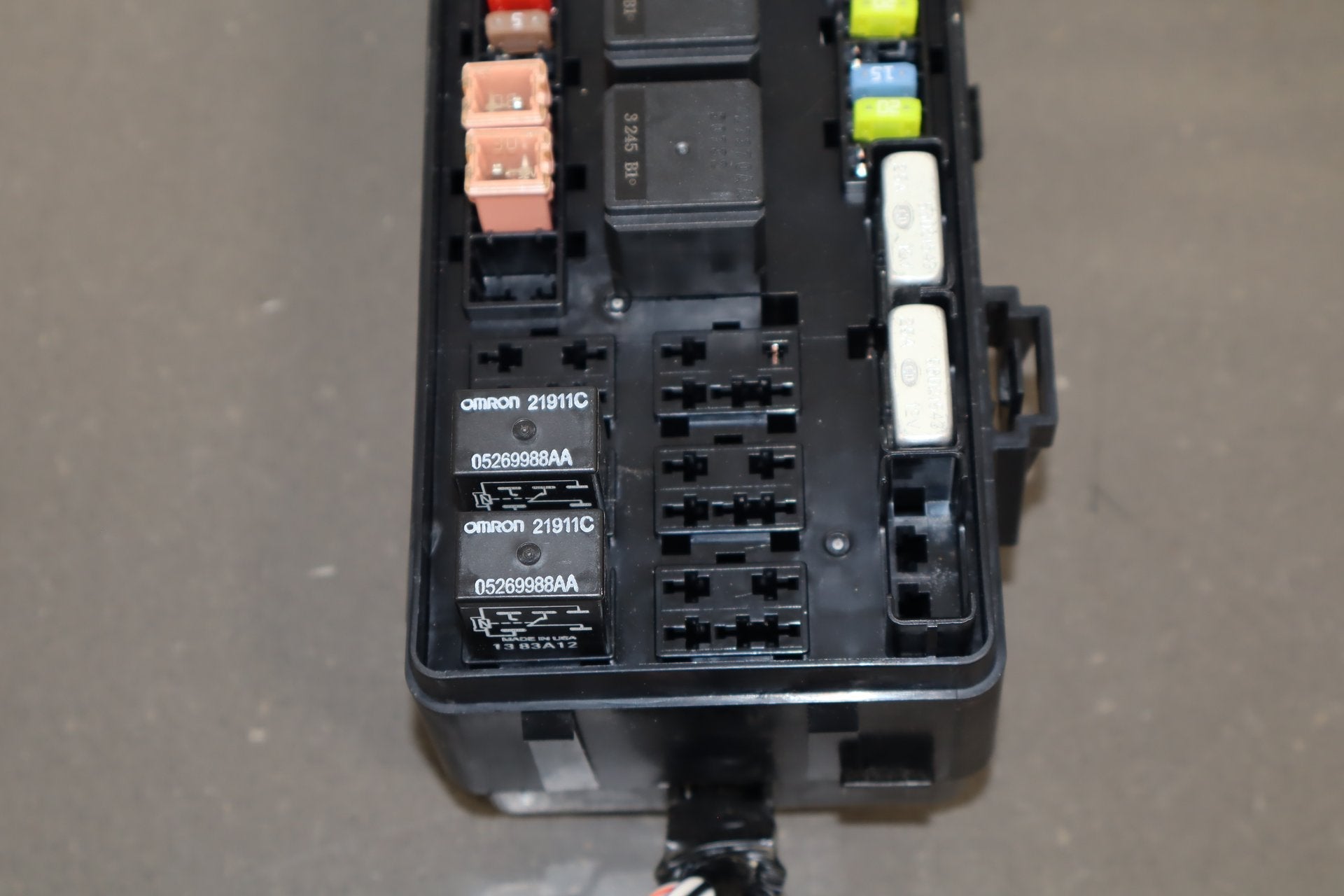 2014 Dodge Challenger R/T 5.7L Cabin Fuse Box