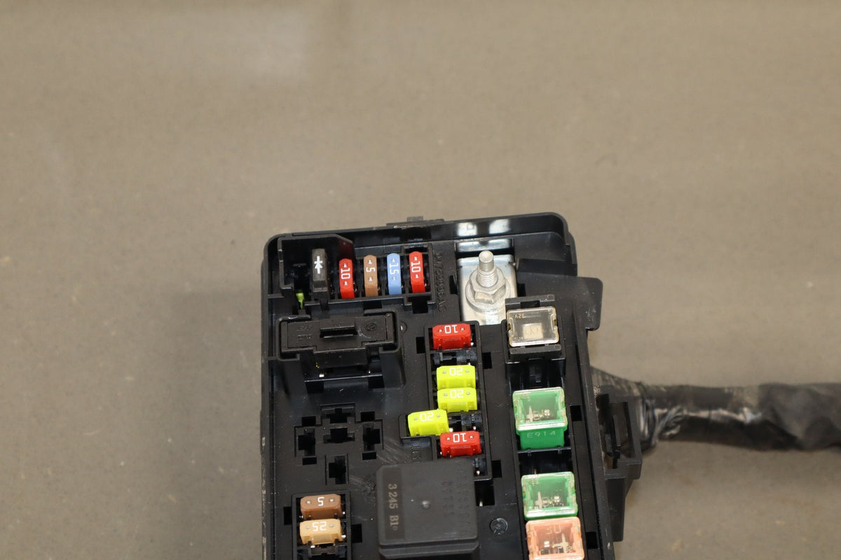 2014 Dodge Challenger R/T 5.7L Cabin Fuse Box
