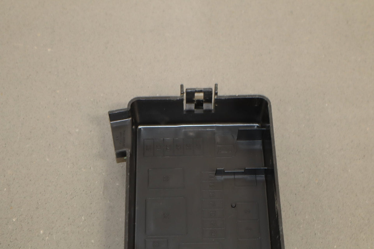 2014 Dodge Challenger R/T 5.7L Cabin Fuse Box
