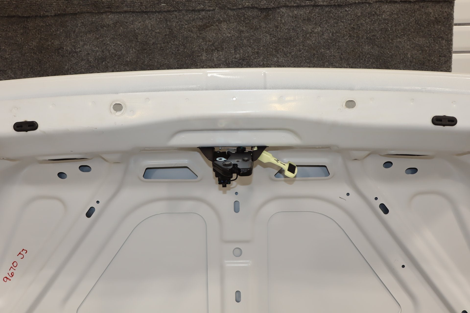 2014 Dodge Challenger R/T Decklid/Tailgate Ivory Tricoat Pearl PWD