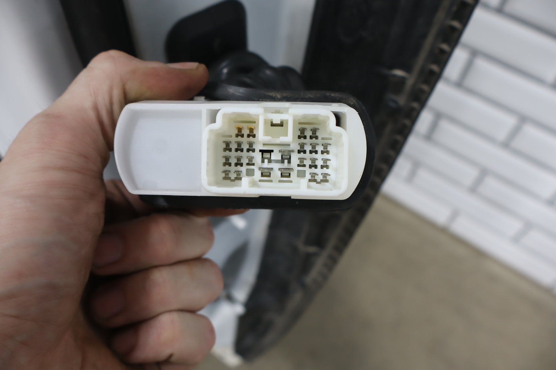 2014 Dodge Challenger R/T Left Front Door Ivory Tricoat Pearl PWD