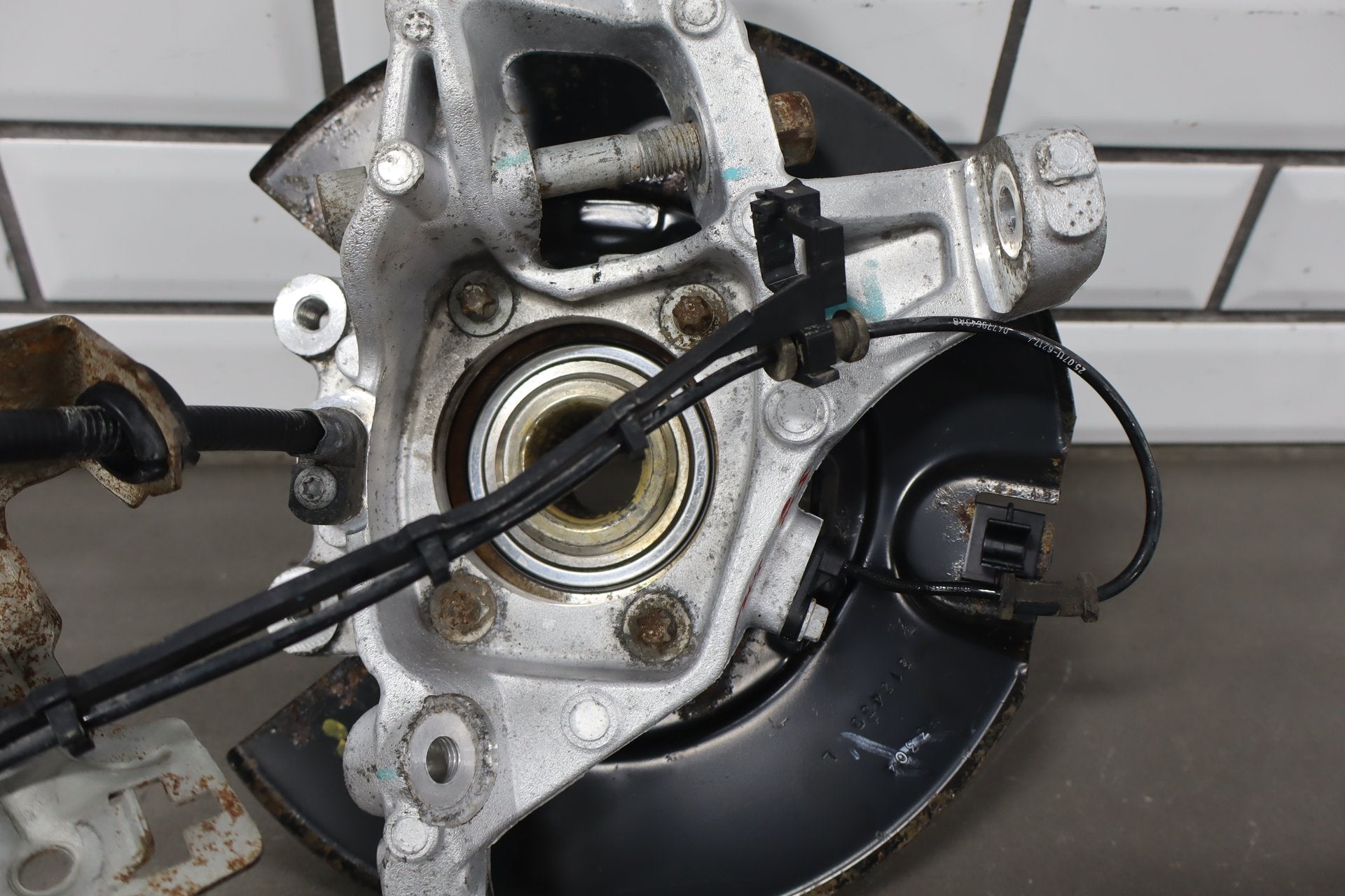 2014 Dodge Challenger R/T Left Rear Suspension Spindle