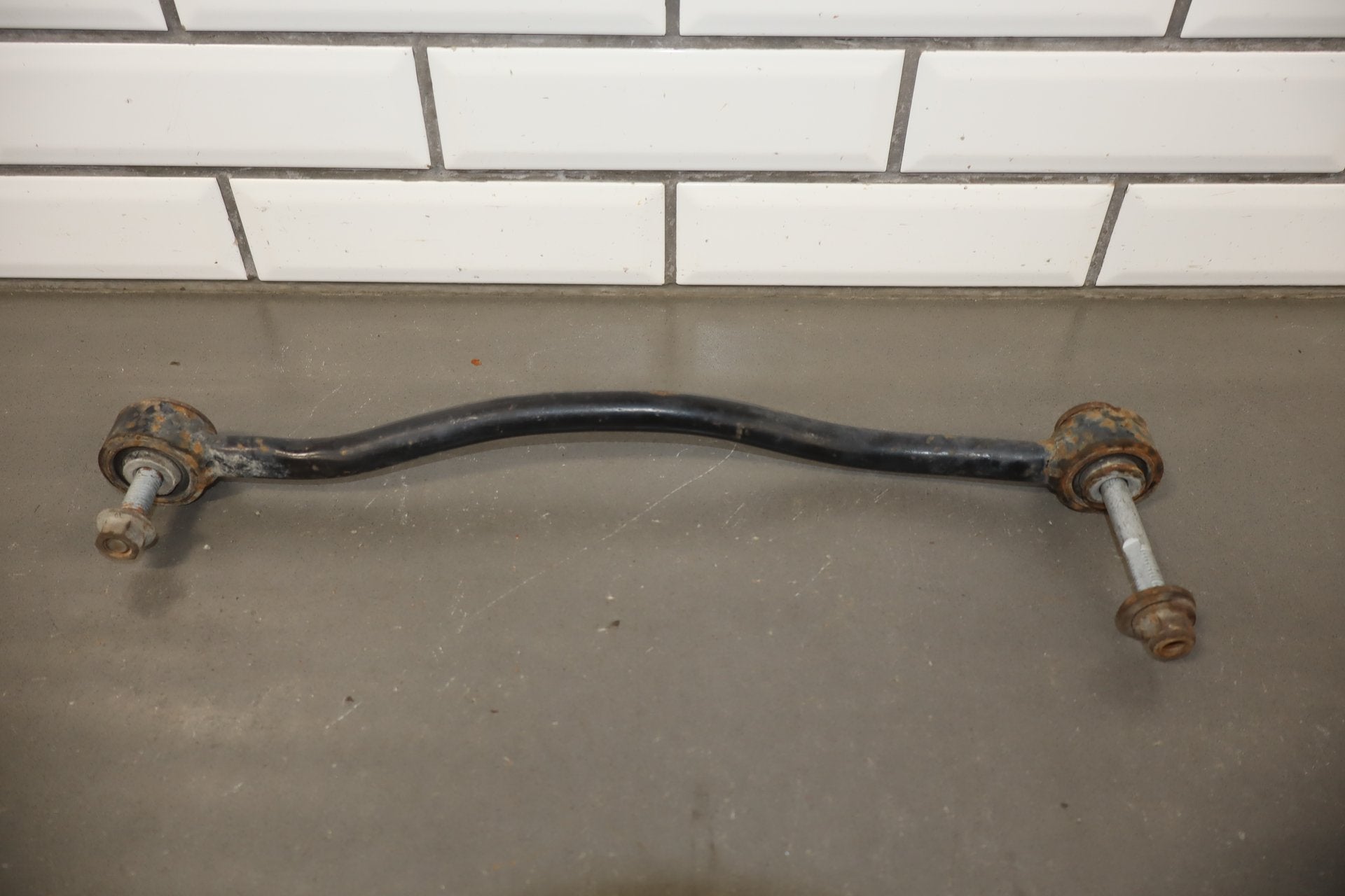 2014 Dodge Challenger R/T Left Rear Suspension Spindle