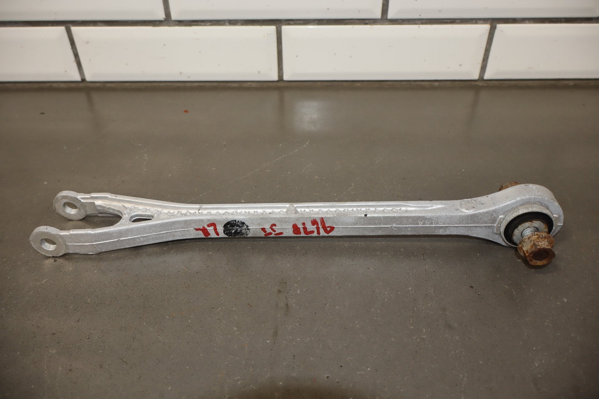 2014 Dodge Challenger R/T Left Rear Suspension Spindle