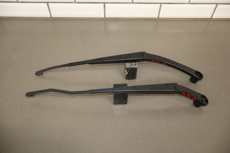 2014 Dodge Challenger R/T Wiper Arm Pair
